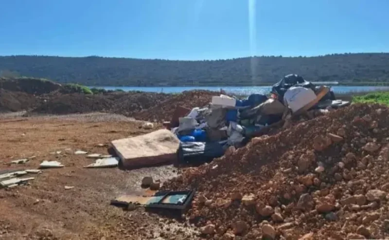 Βιβάρι: Σκουπιδότοπος στη λιμνοθάλασσα απειλεί το οικοσύστημα