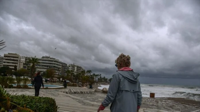 Καιρός 7/4/2025: Ο χειμώνας μέσα στην Άνοιξη και οι περιοχές που επηρεάζονται περισσότερο τις επόμενες ώρες