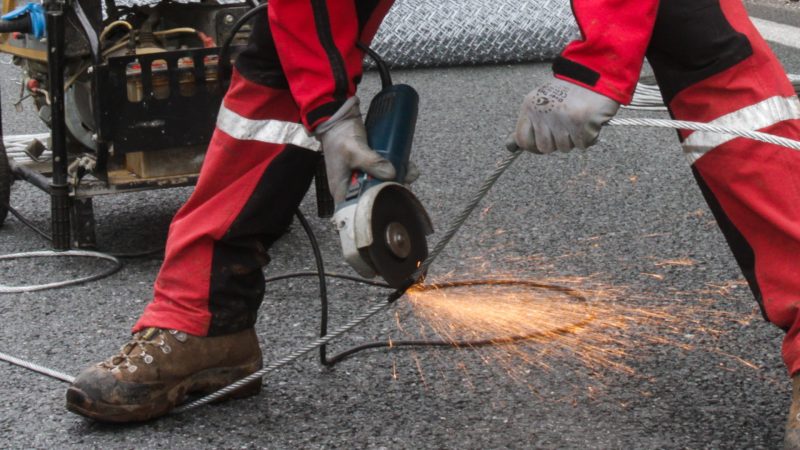 Πεντέλη: Χειροπέδες σε 50χρονο που έκανε εργασίες με τροχό κοντά σε δάσος